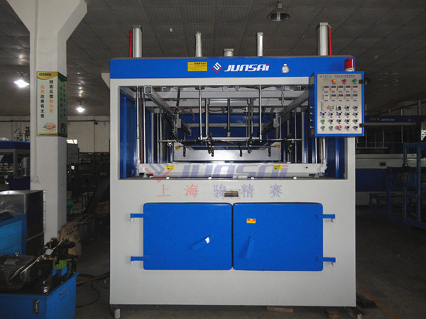 單頭厚片<a href=http://m.cqhbjy.cn/ target=_blank class=infotextkey>吸塑機</a>1.jpg